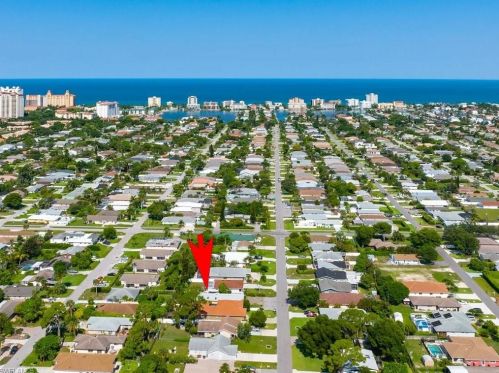 726 95th Ave, Naples FL 34108-2457 exterior