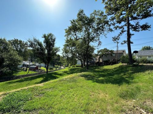 9202 Alpine Dr, Saint Louis MO 63123-4456 exterior