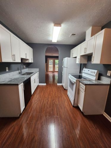 6303 Wedgeview Dr, Tucker GA 30084-8766 exterior