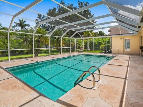 1925 Blackstone Cir, Naples FL 34109-7225 exterior