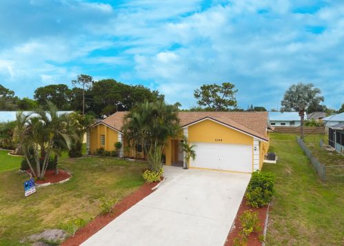 1044 Romaine Ln, Fort Pierce, FL 34953-3611