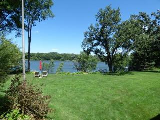 8502 Waters Edge Dr, Chanhassen, MN 55317-9749