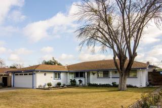 5300 Diablo Dr, Sacramento CA  95842-2623 exterior