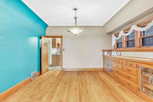 2960 11 St, Milwaukee WI 53215-3814 exterior