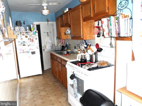 6147 Erdrick St, Philadelphia PA 19135-3516 exterior