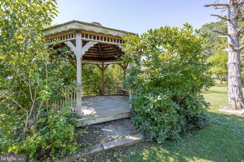 2416 Evergreen Ln, Pottstown PA 19465-8884 exterior