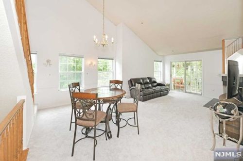 1037 Cambridge Ct, Mahwah NJ 07430-3249 exterior