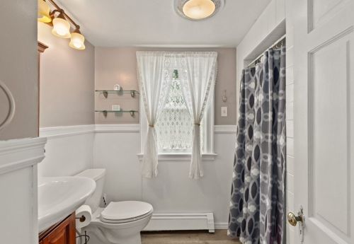 58 Farrar Ave, Worcester MA 01604-3219 exterior