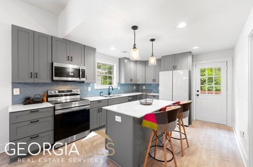 1666 Connally Dr, Atlanta GA 30344-1166 exterior