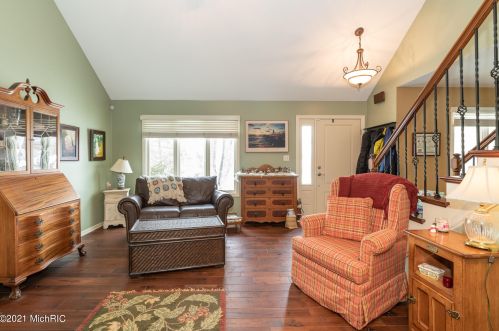 1360 Crooked Lk Dr, Kalamazoo MI 49009-8950 exterior