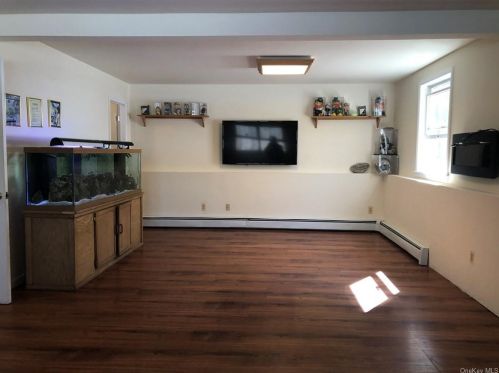 69 Un School Rd, Montgomery NY 12549-2318 exterior