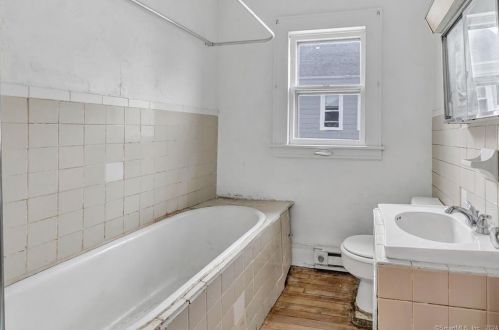 251 Flax Hl Rd, Norwalk CT 06854-2505 exterior