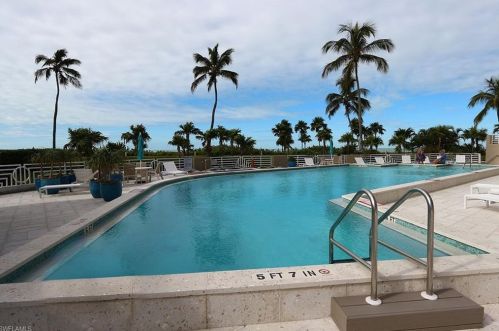 4651 Gulf Shore Blvd, Naples FL 34103-3467 exterior