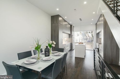 1827 Manton St, Philadelphia PA 19146-2923 exterior