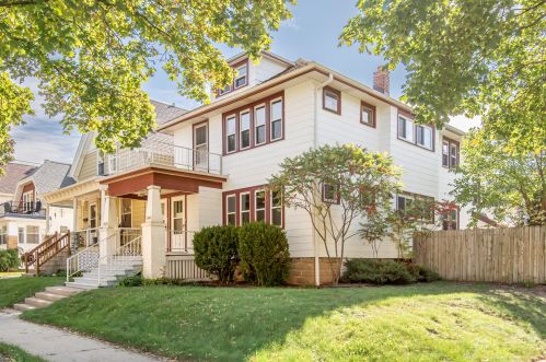 5939 Park Hill Ave, Milwaukee, WI 53213-4251