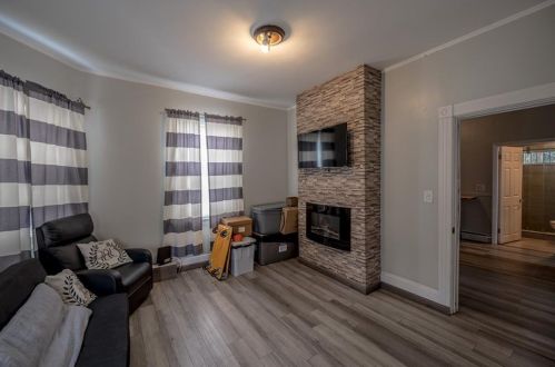 97 Seamans St, Providence RI 02908-1321 exterior