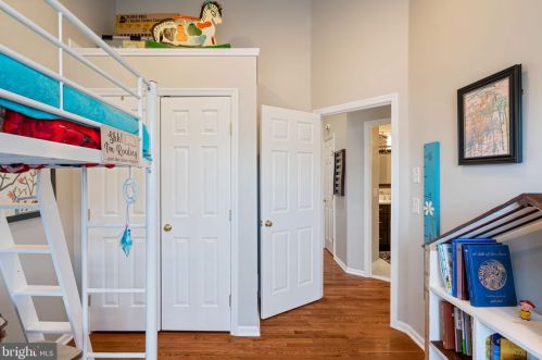 6005 Kestner Cir, Alexandria VA  22315-4834 exterior