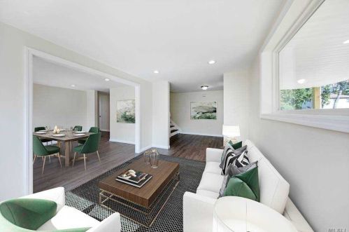 71 8 Ave, Huntington Station NY 11746-2210 exterior