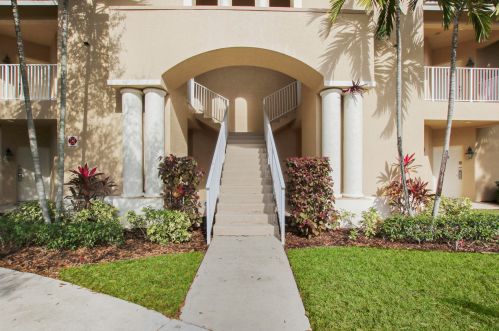 8014 Carnoustie Pl, Fort Pierce, FL 34986-3318