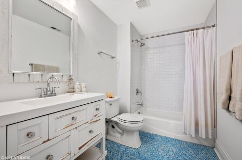 1733 Hoyne Ave, Chicago IL 60647-5541 exterior