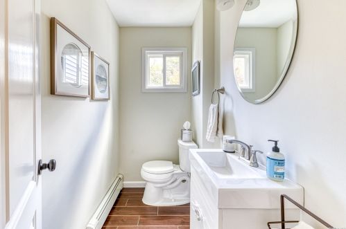 180 Cockonoe Ave, Babylon NY 11702-1904 exterior