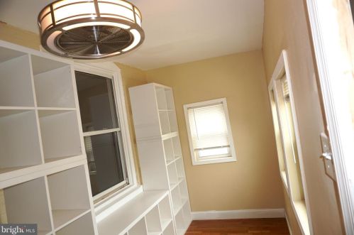 215 13th St, Chester, PA 19013-3937