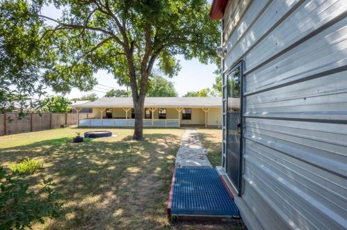 7401 Eastcrest Dr, Austin TX 78752-1424 exterior