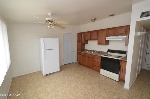 328 Navajo Rd, Tucson AZ  85705-3958 exterior