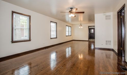 6900 Campbell Ave, Chicago IL 60645-4604 exterior