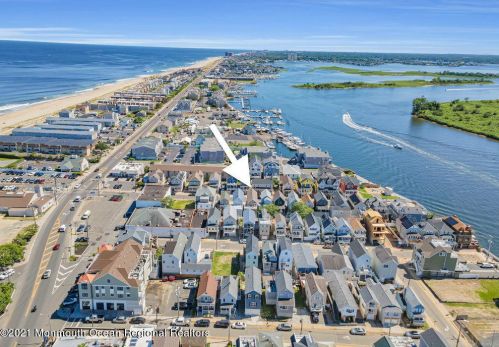 13 Ctr St, Locust NJ 07760-1712 exterior