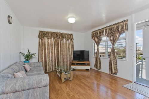 1781 Puowaina Dr, Honolulu, HI 96813-1718