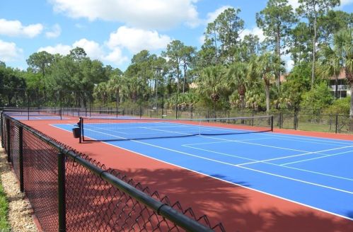 305 Robin Hood Cir, Naples FL 34104-5421 exterior