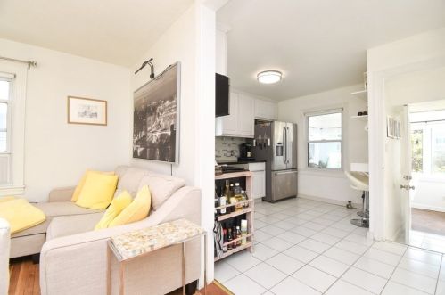 17 Waldorf St, Springfield MA 01109-1837 exterior