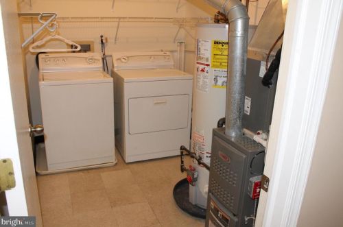 17 Mendrey Ct, Trenton NJ 08648-2661 exterior