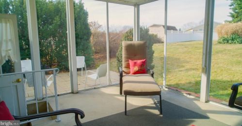 22 Lincoln Dr, Hanover PA 17331-4906 exterior