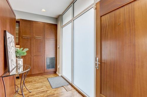 833 Reservoir Ave, Milwaukee WI 53212-3722 exterior