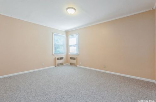 5 7 St, Valley Stream NY 11581-1255 exterior