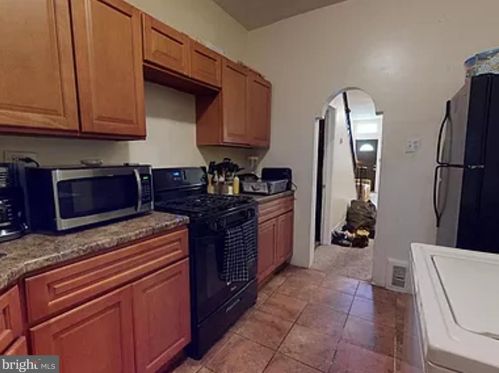 2416 Carlisle St, Philadelphia PA 19132-4017 exterior