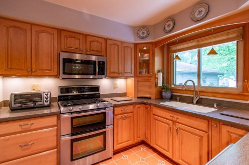 5070 Brookdale Dr, Milwaukee WI exterior