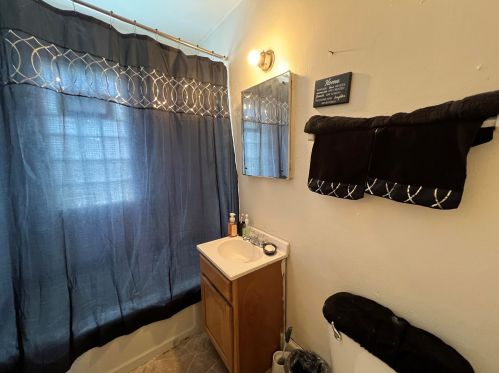 502 32nd St, Milwaukee WI 53208-4055 exterior