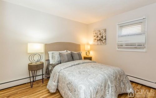 32 Plainfield Ave, Metuchen NJ 08840-1332 exterior