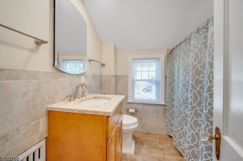 85 Upper Rainbow Trl, Parsippany NJ 07834-3320 exterior