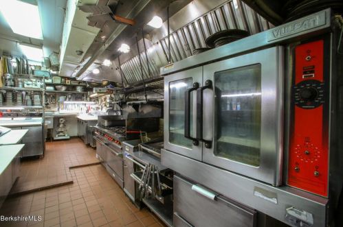 15 Franklin St, Lenox MA 01240-2304 exterior