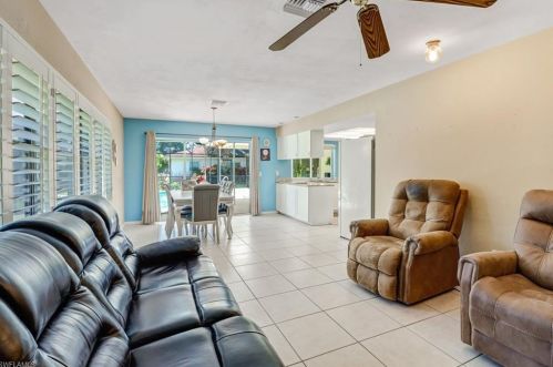 325 Bay Mdw Dr, Naples FL 34113-8302 exterior