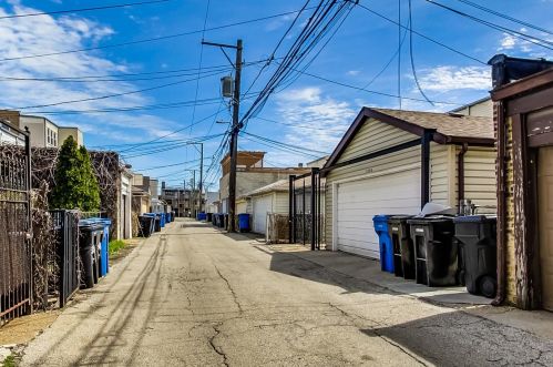 3256 Wilson Ave, Chicago IL 60640-5211 exterior