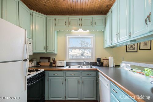 211 Liberty St, Belding MI 48809-1733 exterior