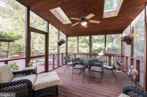 1621 Linway Park Dr, Mc Lean VA 22101-4149 exterior