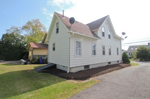 111 Spg St, Windsor Locks CT 06096-2208 exterior