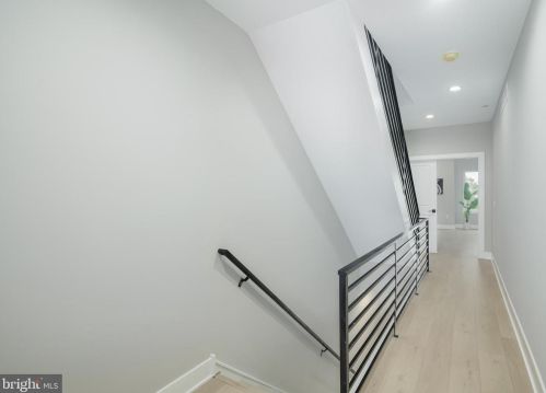 429 Lemonte St, Philadelphia PA 19128-4534 exterior