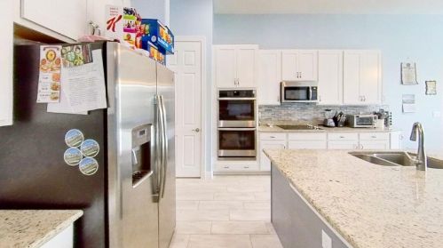 898 Curtis St, Fort Pierce FL 34983-1935 exterior